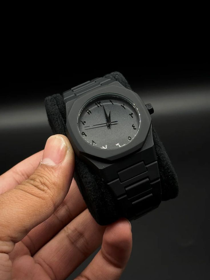 New Arabic Men’s Aura Watch Black Modern Creative Design