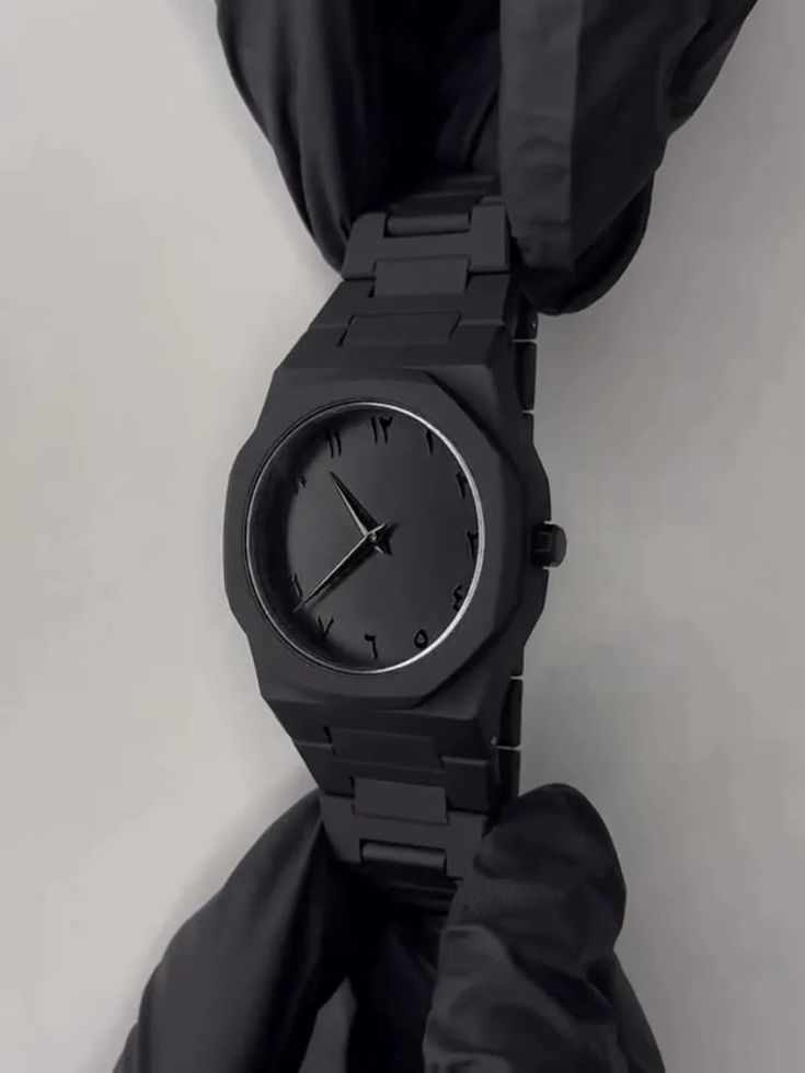 New Arabic Men’s Aura Watch Black Modern Creative Design